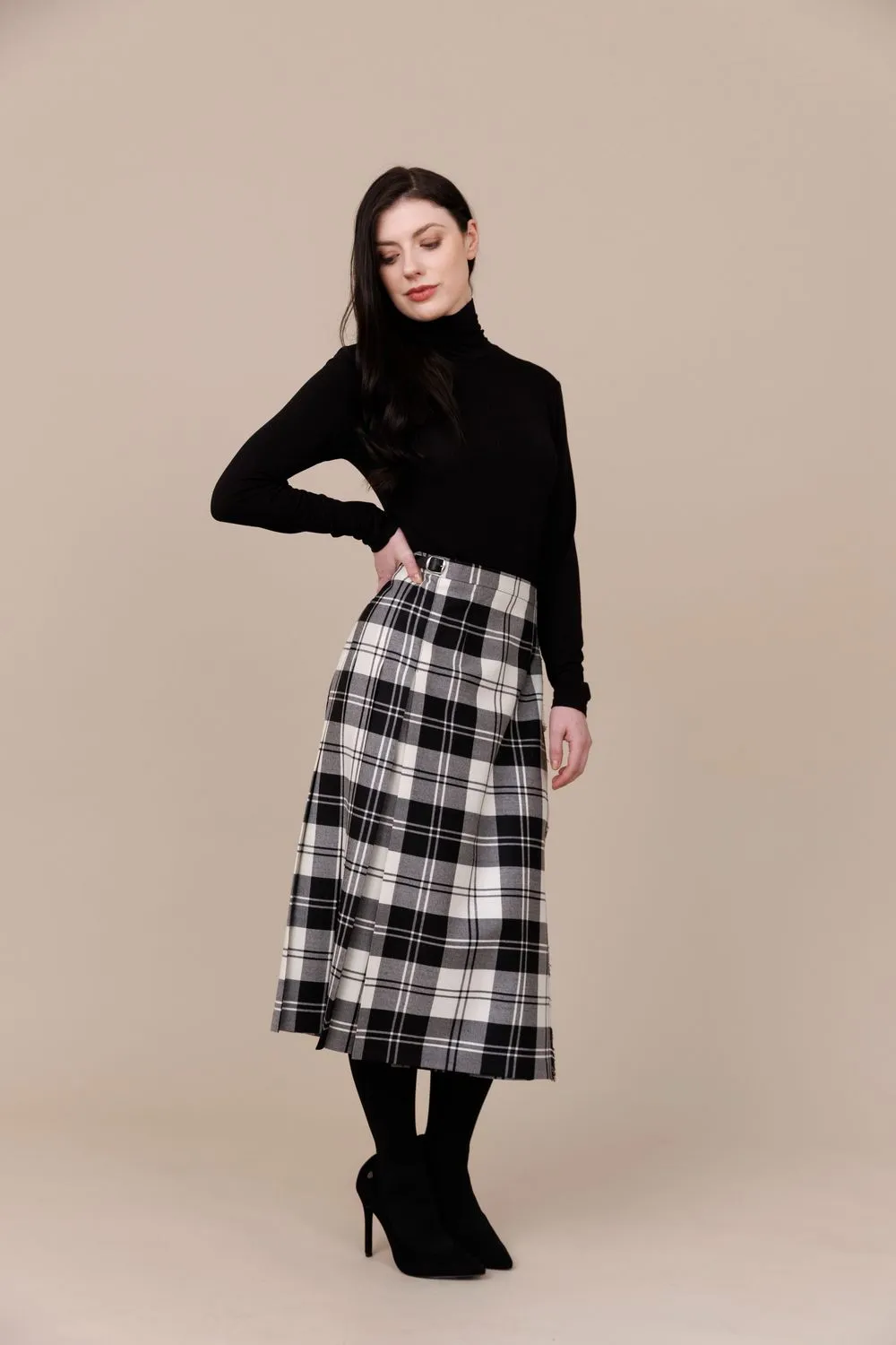 Black & White Erskine 100% Worsted Wool Regular Kilt